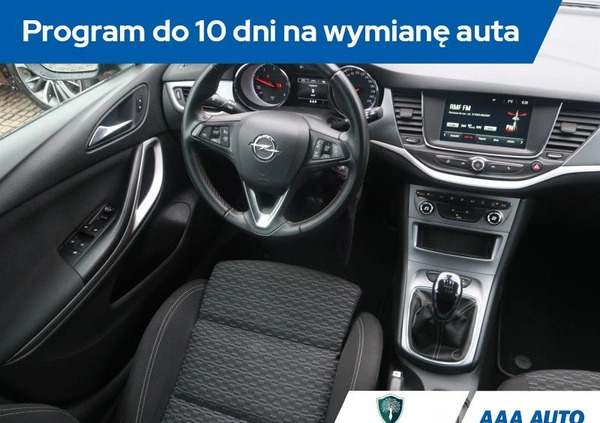 Opel Astra cena 44000 przebieg: 135088, rok produkcji 2019 z Łęczna małe 232